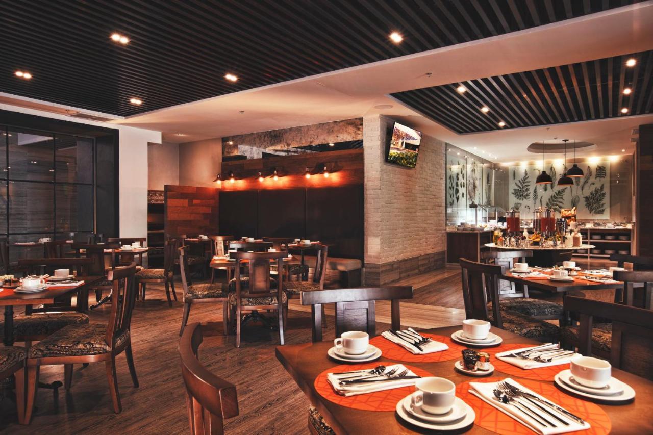 Krystal Grand Suites Insurgentes Ciudad de México Exterior foto The interior of a restaurant in the Philippines